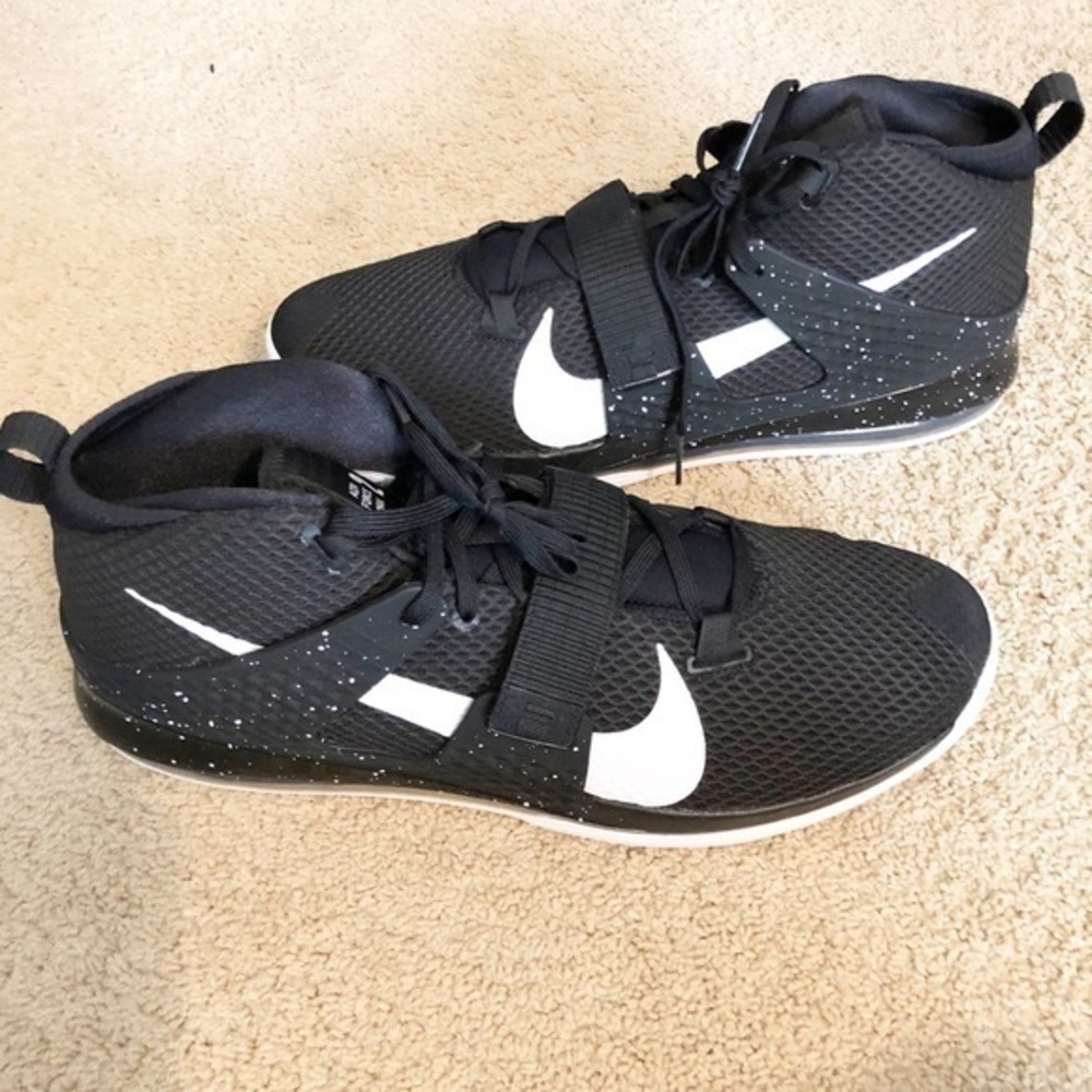 NIKE av6245-002 Air Force max 2 black speckled Size 18 shoes